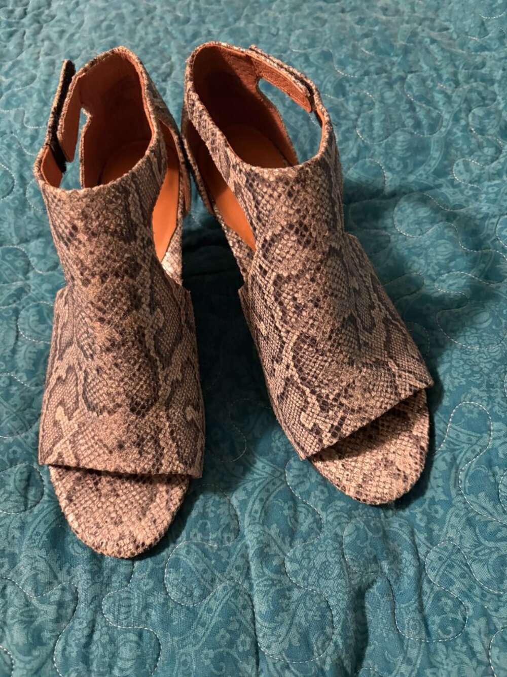 Gentle Souls by Kenneth Cole Snake Printed Leather Wedges Women's Size 10 - Picture 5 of 7